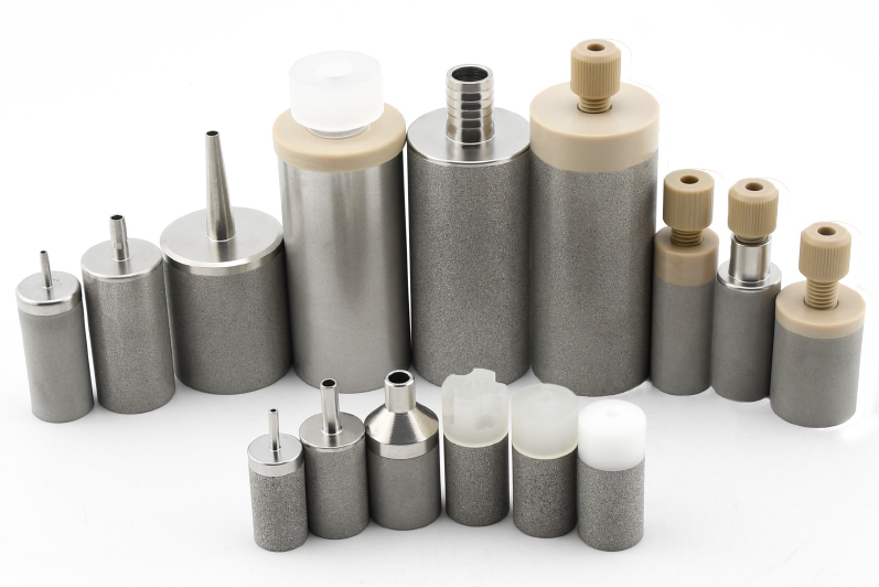 液相色譜分析中，為何建議使用溶劑吸濾頭？